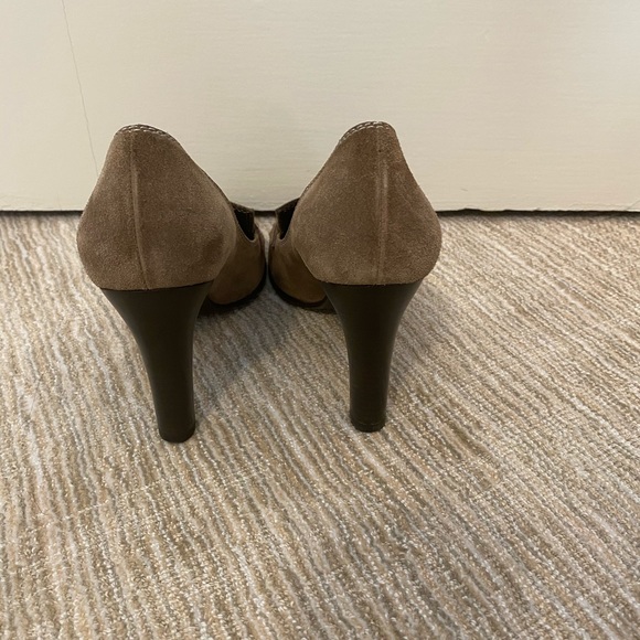 Theory Suede Tan Heels 3.5” size 6.5 - Picture 3 of 6